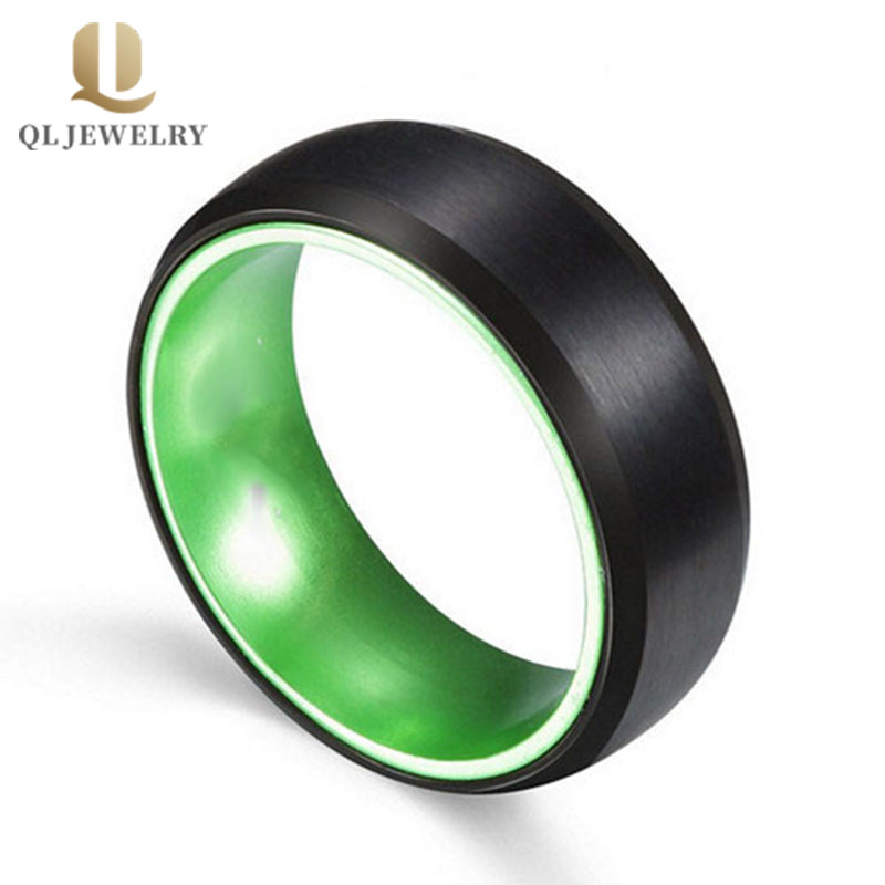 Heißer Verkauf 8mm Matte Fertig Schwarz Wolframkarbidring mit grünem Aluminium Innenband China Lieferant