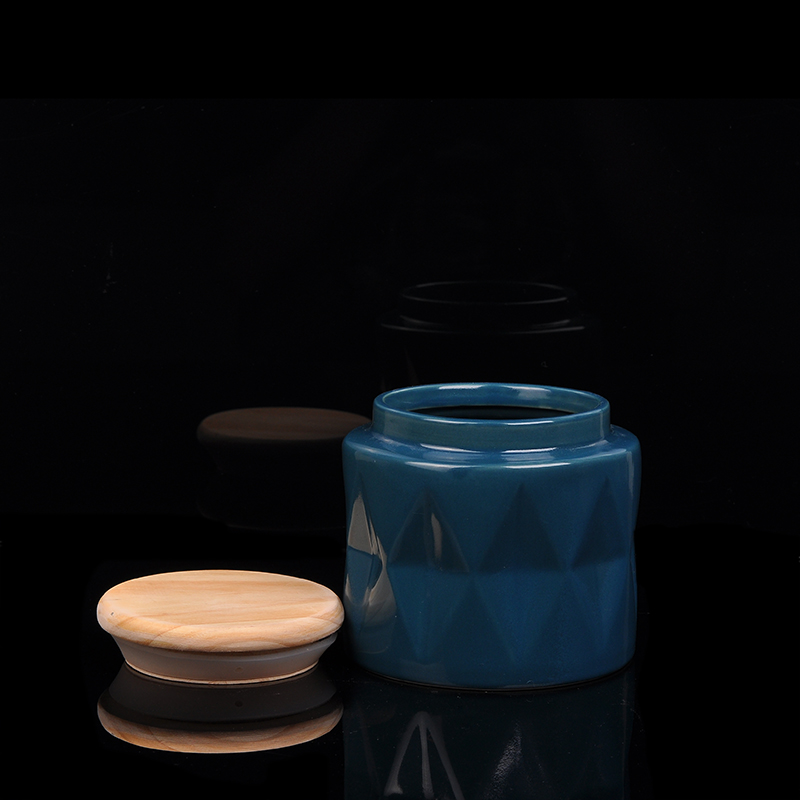 Ceramic candle holder with lid