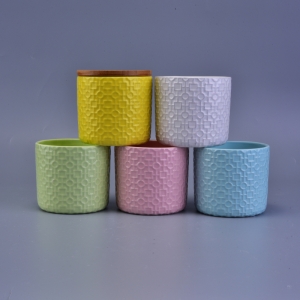Flower Pattern Debossed Makukulay na Ceramic Candle Holder Na May Wooden Lid