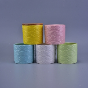 Flower Pattern Debossed Makukulay na Ceramic Candle Holder Na May Wooden Lid