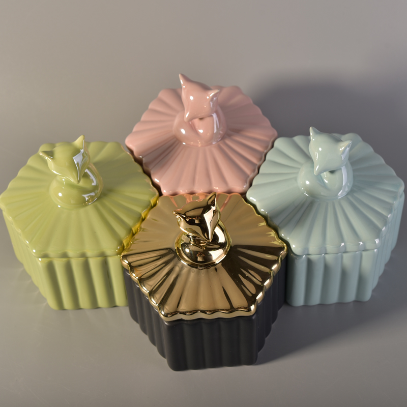 Custom beautiful decorative ceramic candle jar with lids Custom beautiful decorative ceramic candle jar with lids