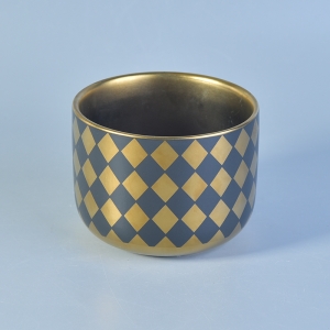 Ceramic candle container with electroplating pattern