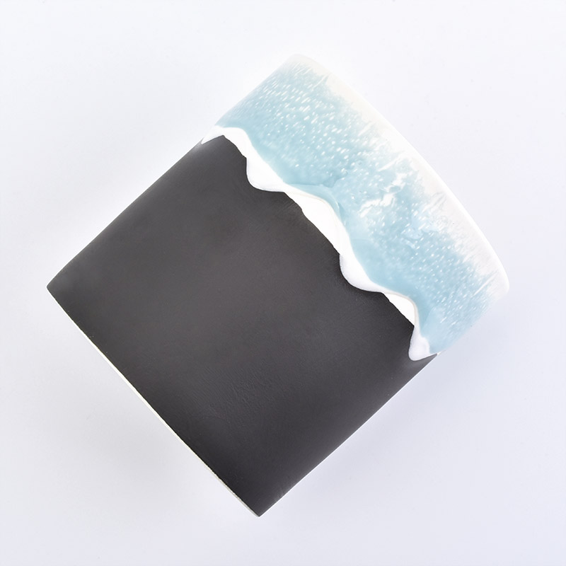 Flowing sand effect ceramic candle holder with lid 