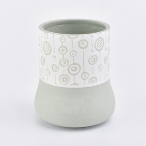 light green ceramic candle holder na may puting pattern