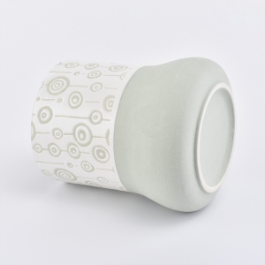 light green ceramic candle holder na may puting pattern