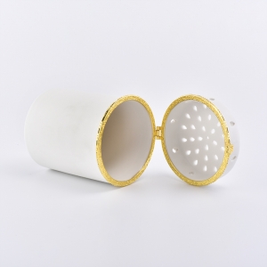 Barattolo di candela bianco in ceramica con coperchio cavo