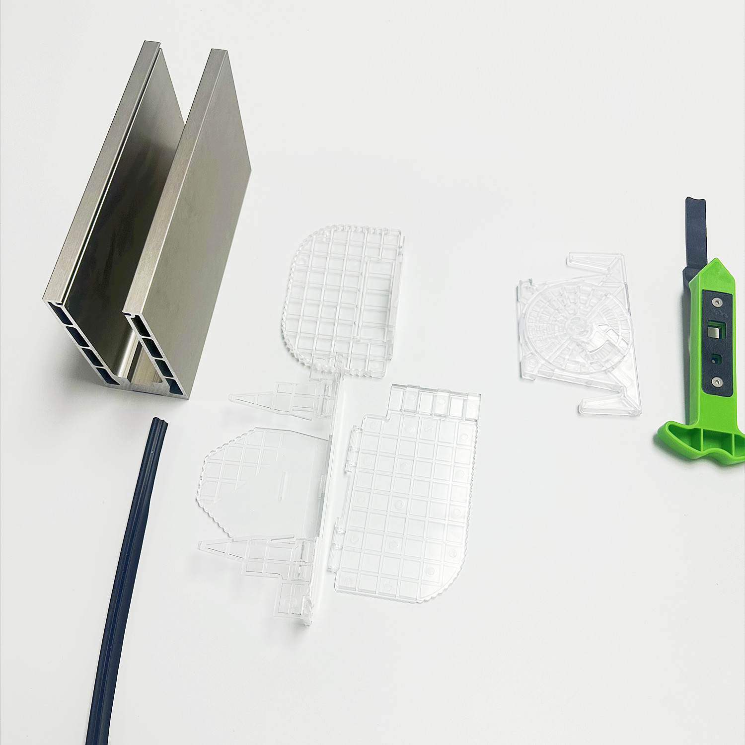 Nieuw design aluminium U-kanaal voor glazen balustrades van 12 mm - 17,52 mm