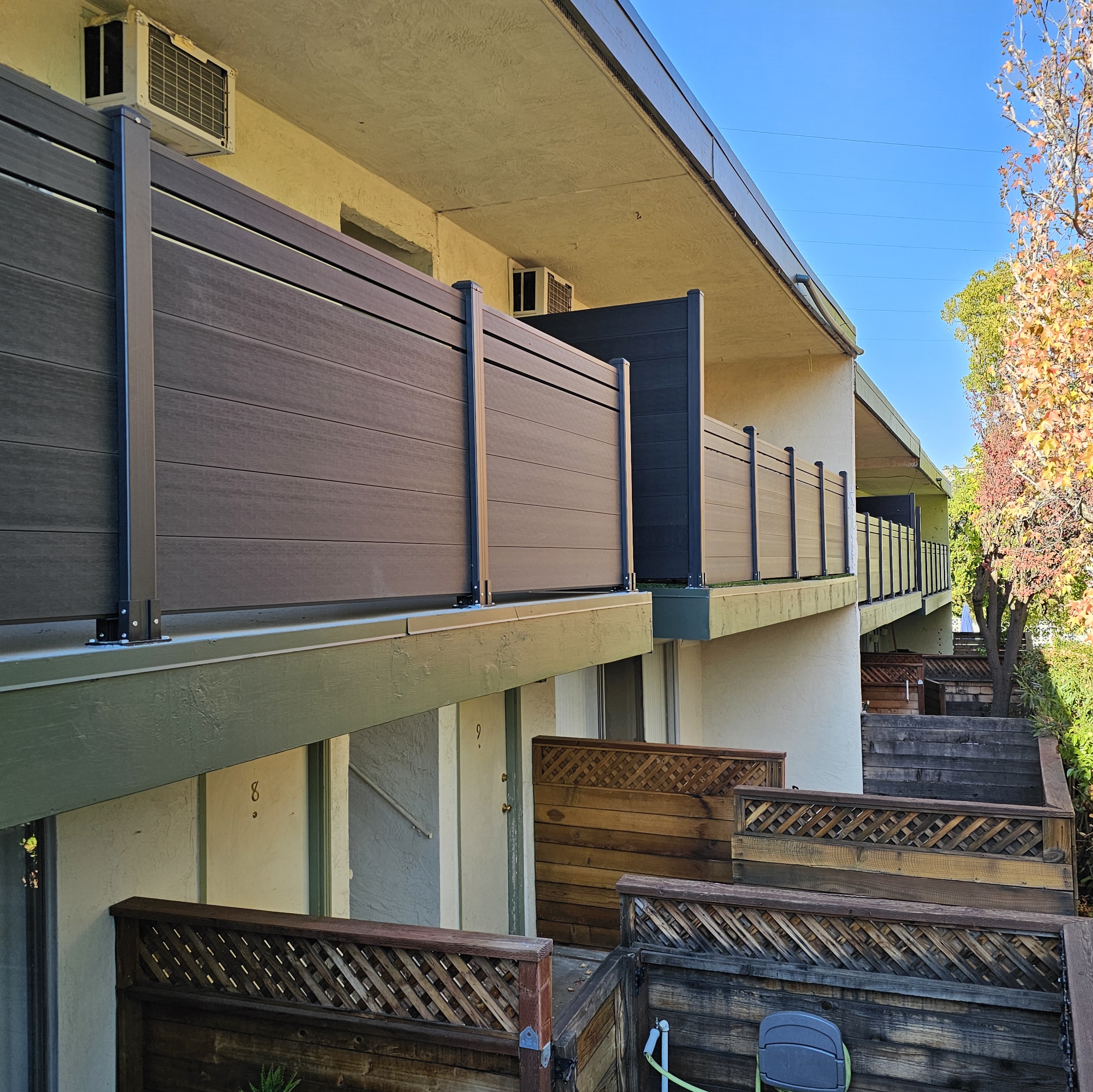 China Fabricage DIY Home WPC Hek Composiet Hout Waterdicht UV-bestendig Buitenbalkon Tuin Houten hekwerkpanelen