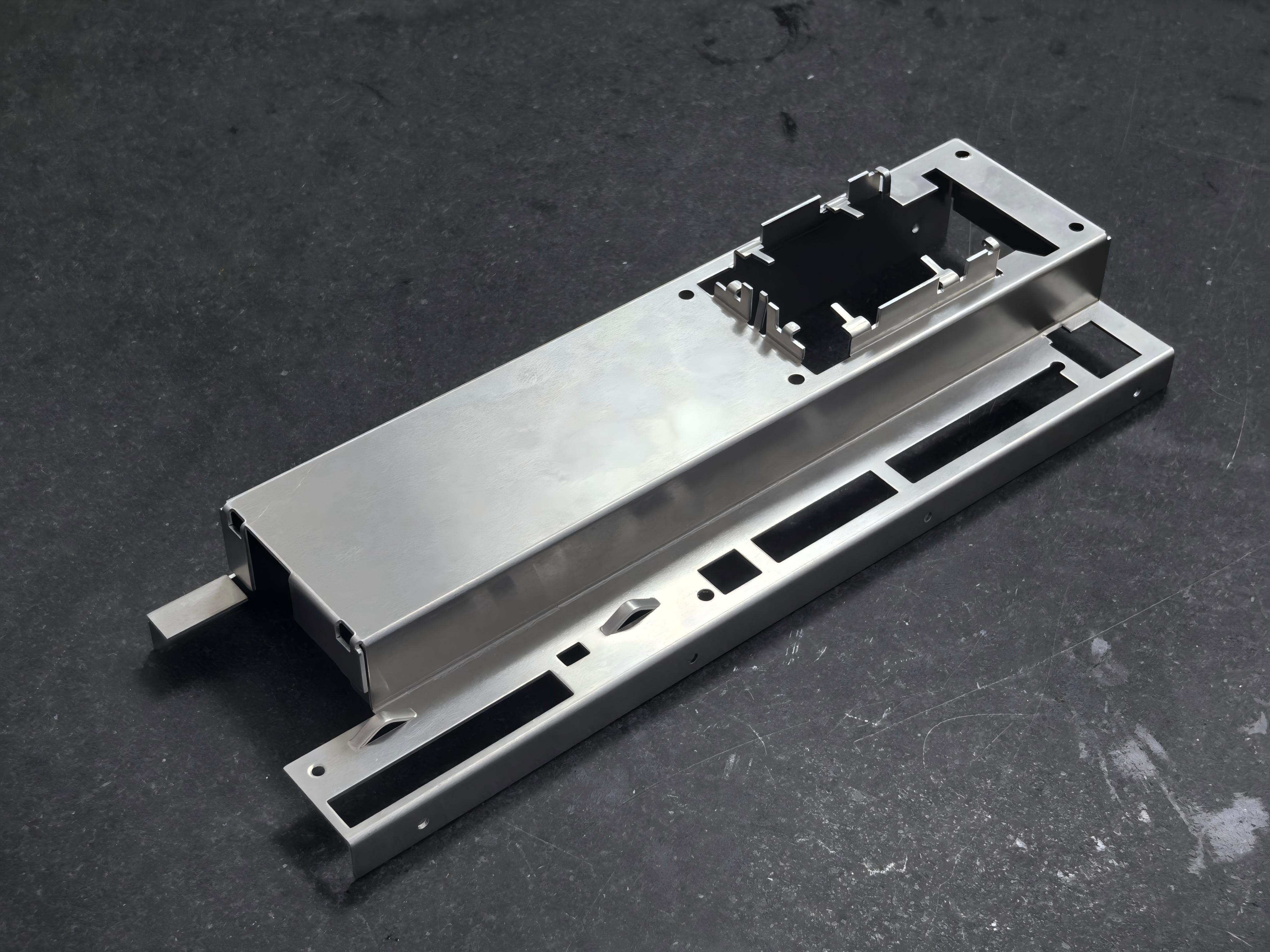 Λαμαρίνα μεταλλικά έργα μεταλλική κατασκευή ντουλαπιών