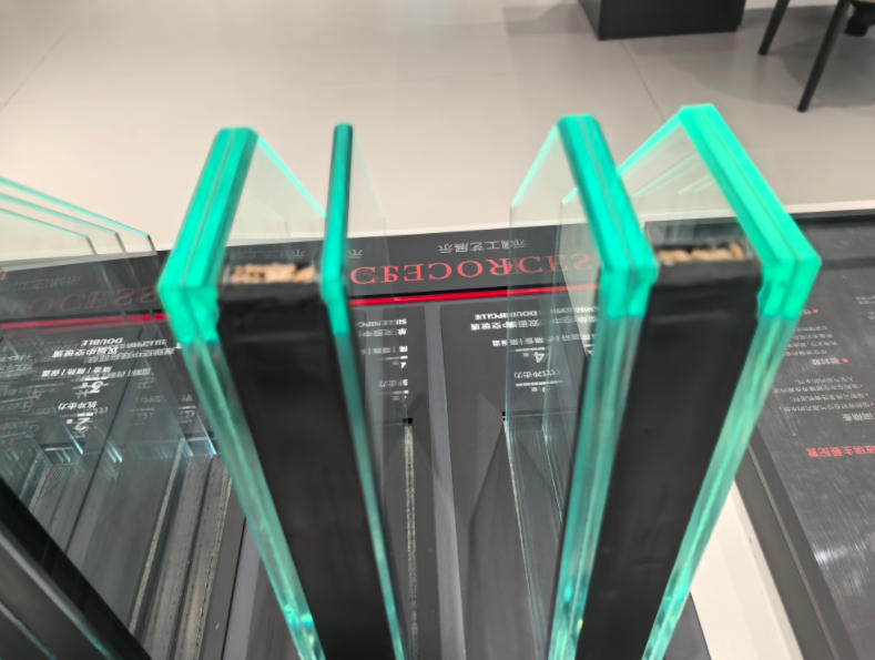 Finestra scorrevole a tripla vetro a tripla glassata in alluminio