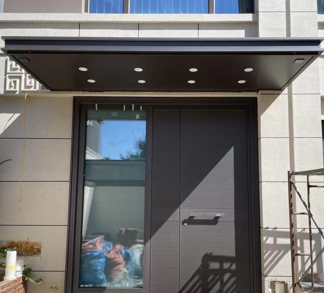 Tenda da sole elegante per porte d'ingresso in lega di alluminio durevole a bassa manutenzione personalizzata