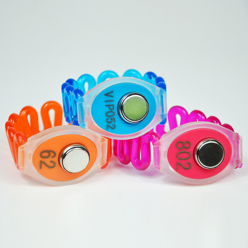 도매 조정 가능한 방수 재사용 가능한 125kHz/2.4GHz/UHF 프로그래밍 가능한 맞춤형 액세스 제어 실리콘 Rfid 손목 밴드