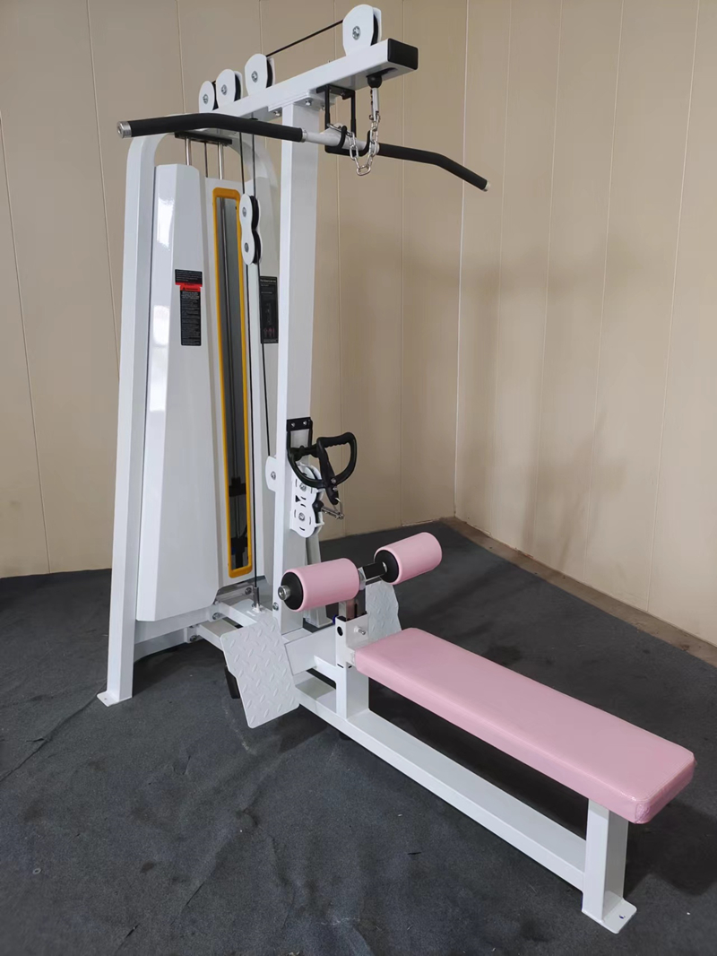 So verwenden Sie Fitnessgeräte mit hoher Pulldown-Maschine
