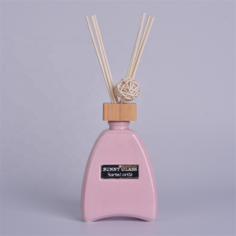 Fragrance ceramic aroma diffuser bottle with reed for home decor wholesale