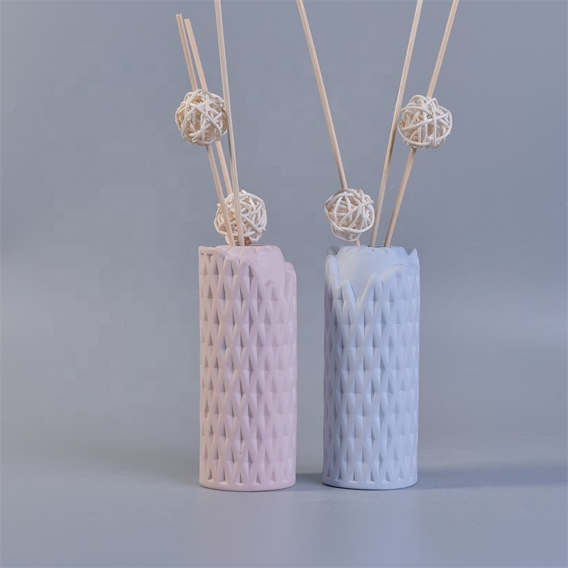 Fragrance woven pattern ceramic aroma diffuser bottle with reed for home decor supplier