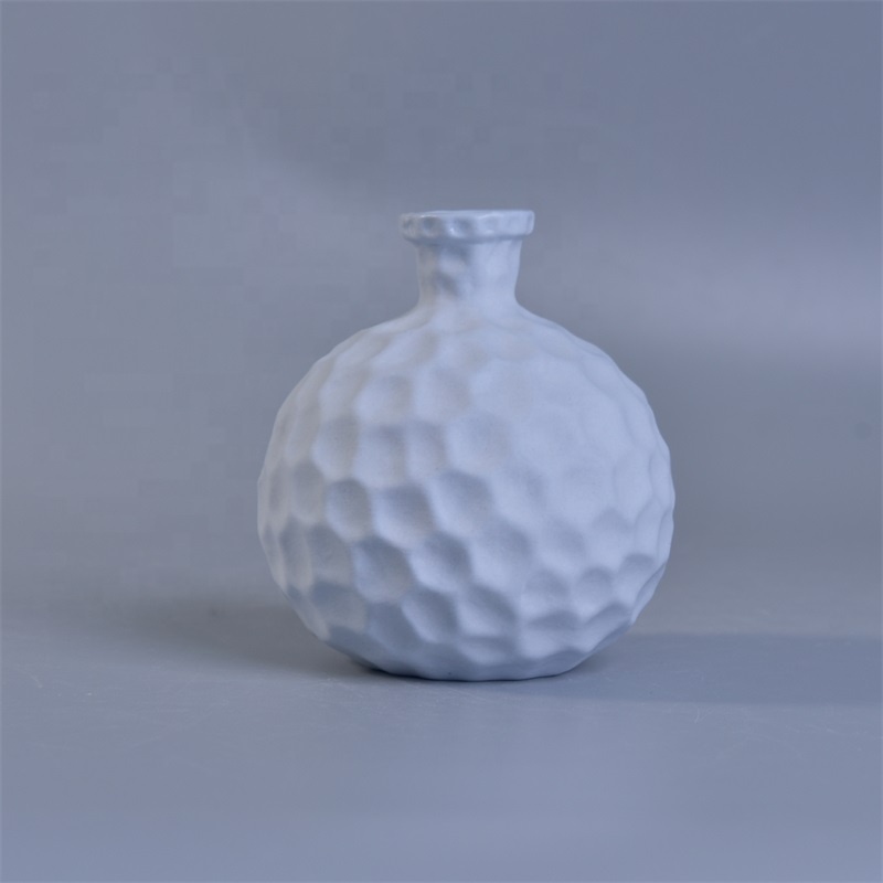 Round matte Fragrance essential ceramic aroma oil diffuser bottle with reed home decor wholesales