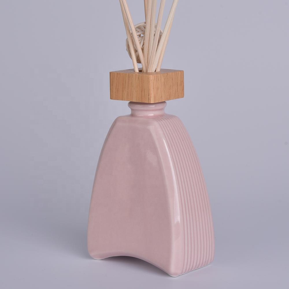 Fragrance ceramic aroma diffuser bottle with reed for home decor wholesale