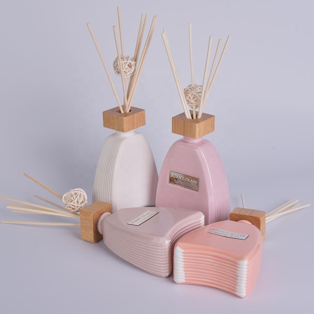 Fragrance ceramic aroma diffuser bottle with reed for home decor wholesale