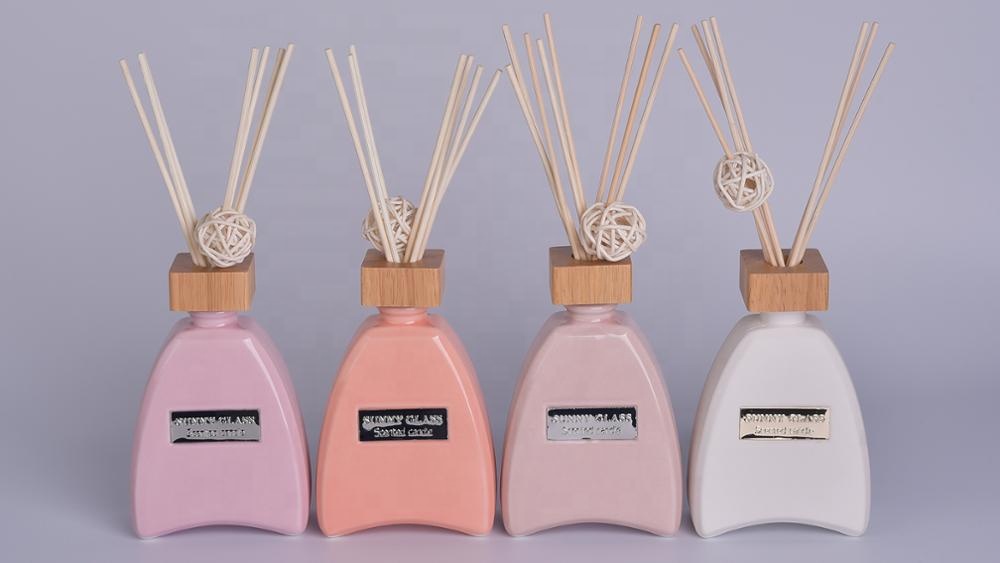 Fragrance ceramic aroma diffuser bottle with reed for home decor wholesale