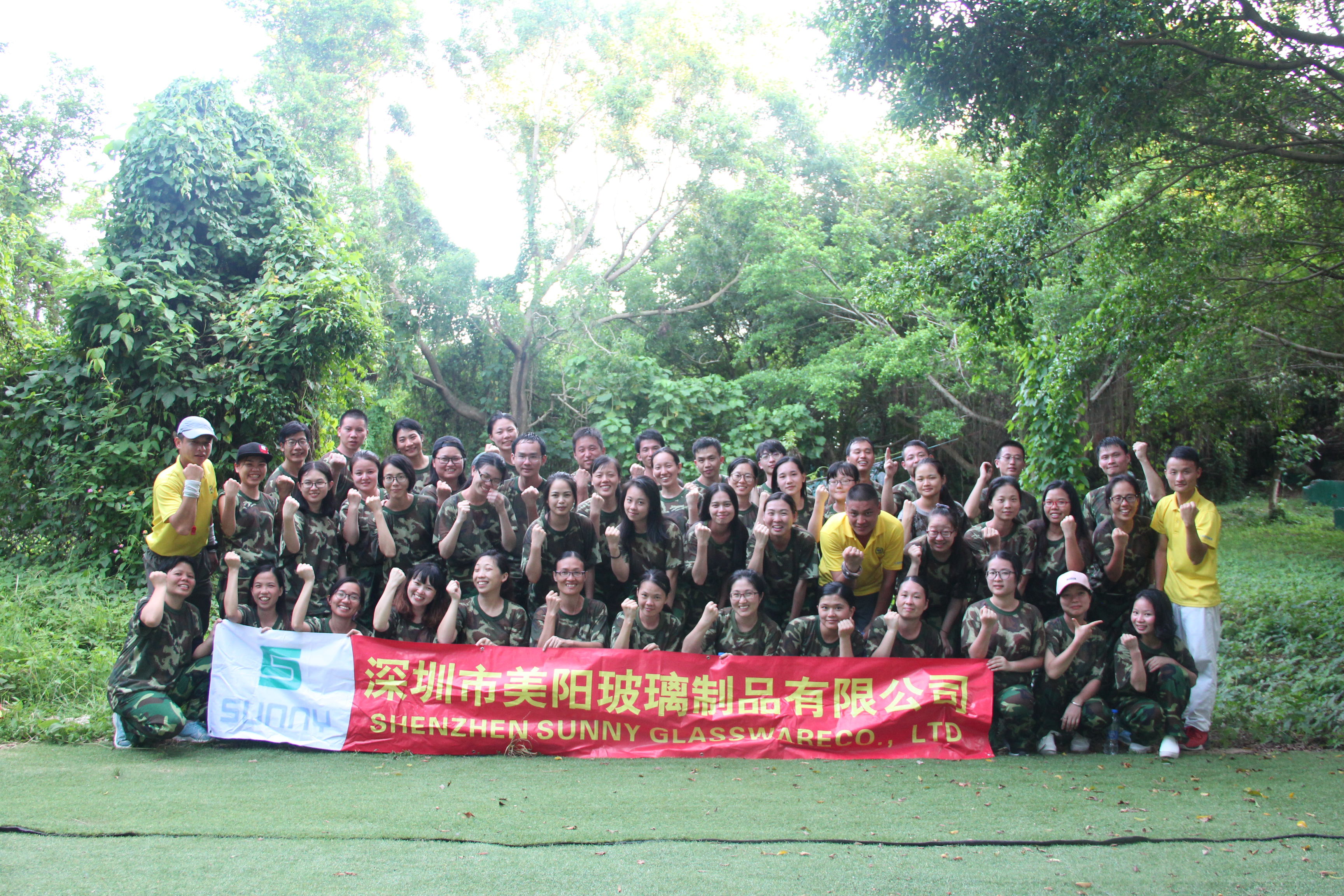 Luxury engraving candle bottle decorative glass jars lids in bulk