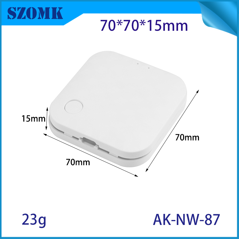 AK-NW-87 Wireless Gateway Smart Home Control Control Hub Feet avec boîtier en plastique texturé IoT Enceinte 70 * 70 * 15 mm