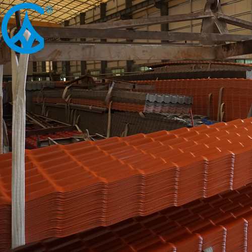 بولي كلوريد الفينيل بلاط السقف الاسباني سعر لوح بلاستيكي مقاوم للماء شبه منحرف لسقف مصنع البيع بالجملة الصين