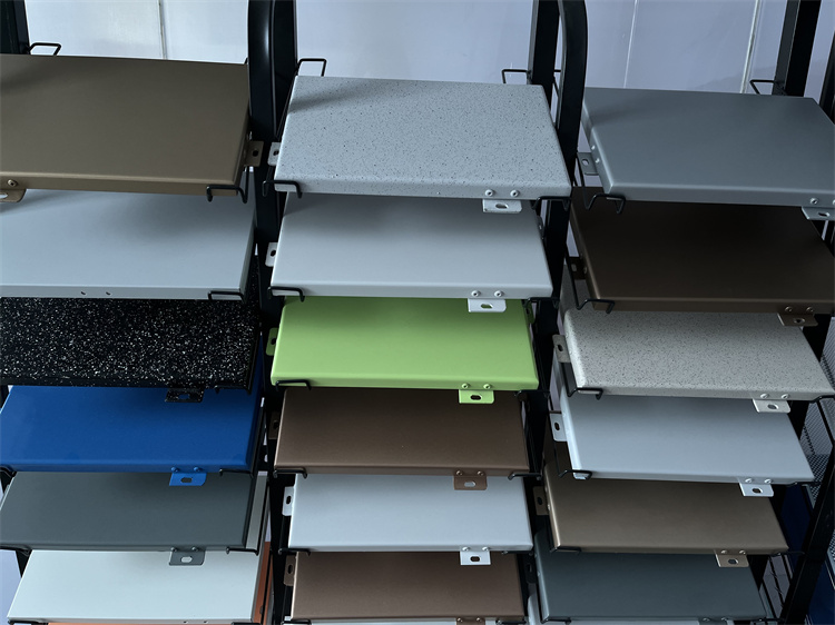 Couverture faite sur commande de revêtement de mur rideau de placage d'aluminium de pulvérisation de fluorocarbone Chine usine professionnelle