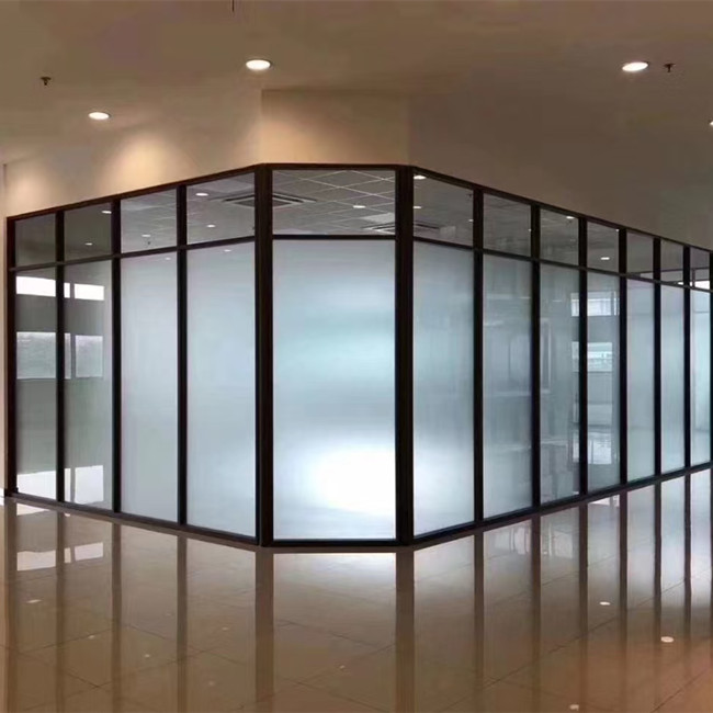 Özel kesim temperli lamine cam bölme ofis duvarı yivli cam bölmeler yangına dayanıklı cam bölme duvarları
