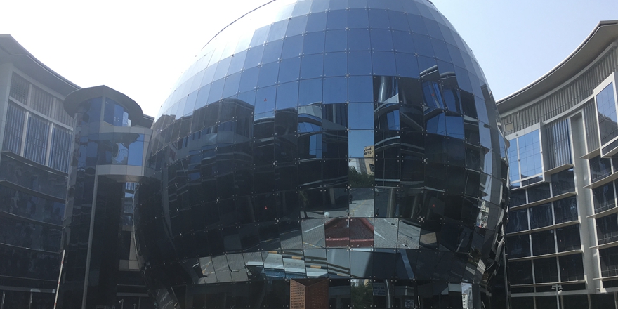 how to choose glass curtain wall