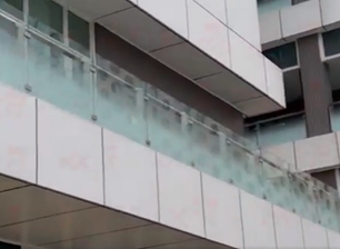 Bahagyang Nakatago At Bahagyang Nakikitang Salamin sa Rehas