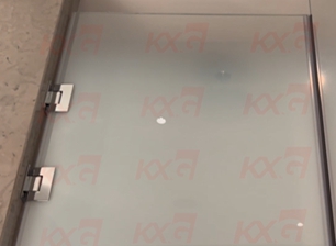 កញ្ចក់បន្ទប់ទឹកជាមួយនឹងភាពឯកជន