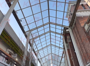 កញ្ចក់​ផ្សារ​ទំនើប Skylight