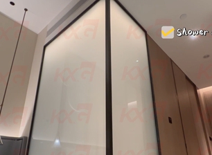 Kính chuyển đổi thông minh trong phòng tắm