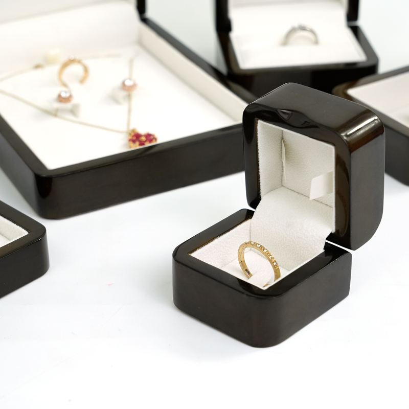 glossy lacquer painting wooden box clip ring box jewelry packaging box supplier 