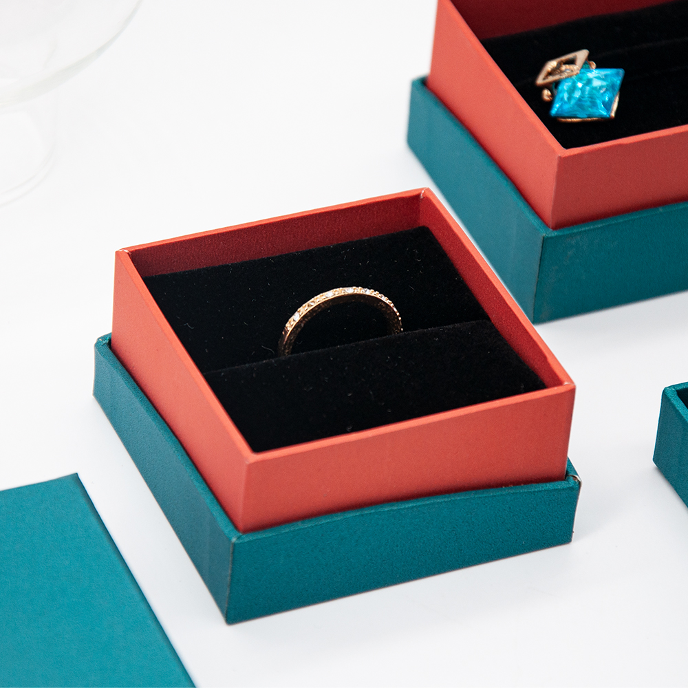 Impacto da cor | azul pavão com caixa de embalagem de papel de combinação de cor vermelha laranja com tampa separada e design irregular