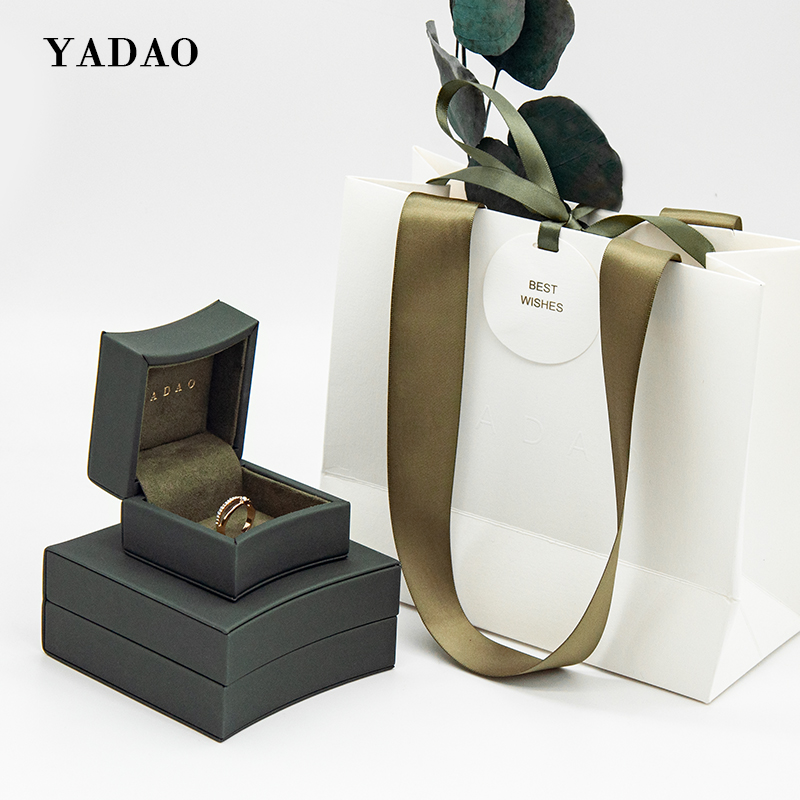 高品質のジュエリー包装ボックスユニークなプラスチックジュエリーボックスリングボックス卸売