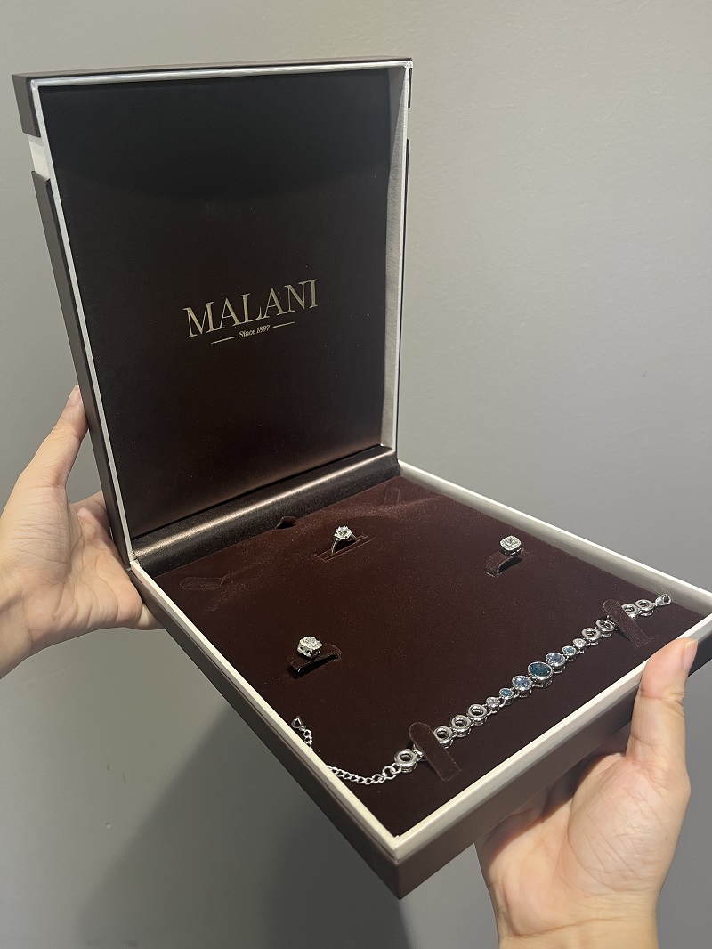 Luxusní hnědá barva vysoký design kovové logo deska sada šperků balení krabička dárky svatební vánoční nápady