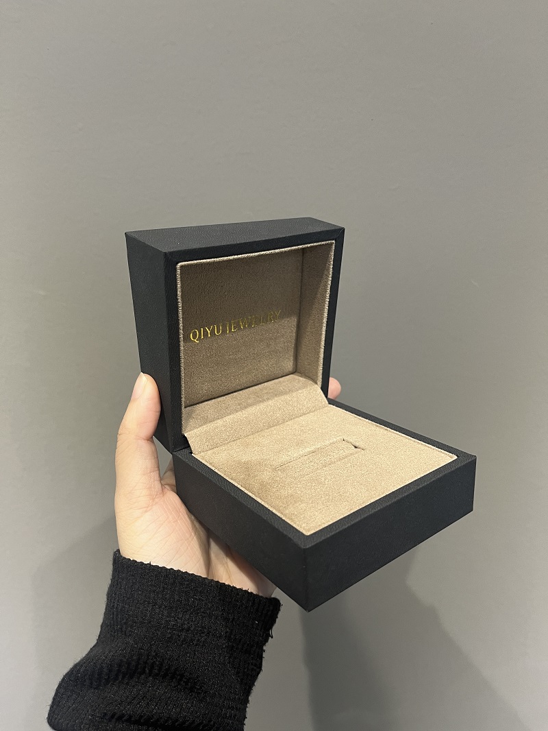 fashion trend jewelry market popular luxury diamond ring earring necklace packaging box