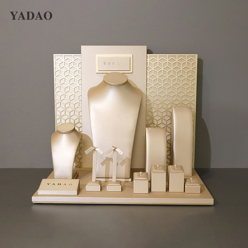 Customized classic long lasting style shiny gold pu leather jewelry display set free logo plate besopke design finish