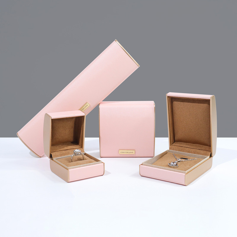 ขายส่งกล่องพลาสติกสีชมพูฝาแคมเบอร์กล่องจี้หนัง pu กล่องบรรจุภัณฑ์เครื่องประดับกล่องสต็อก