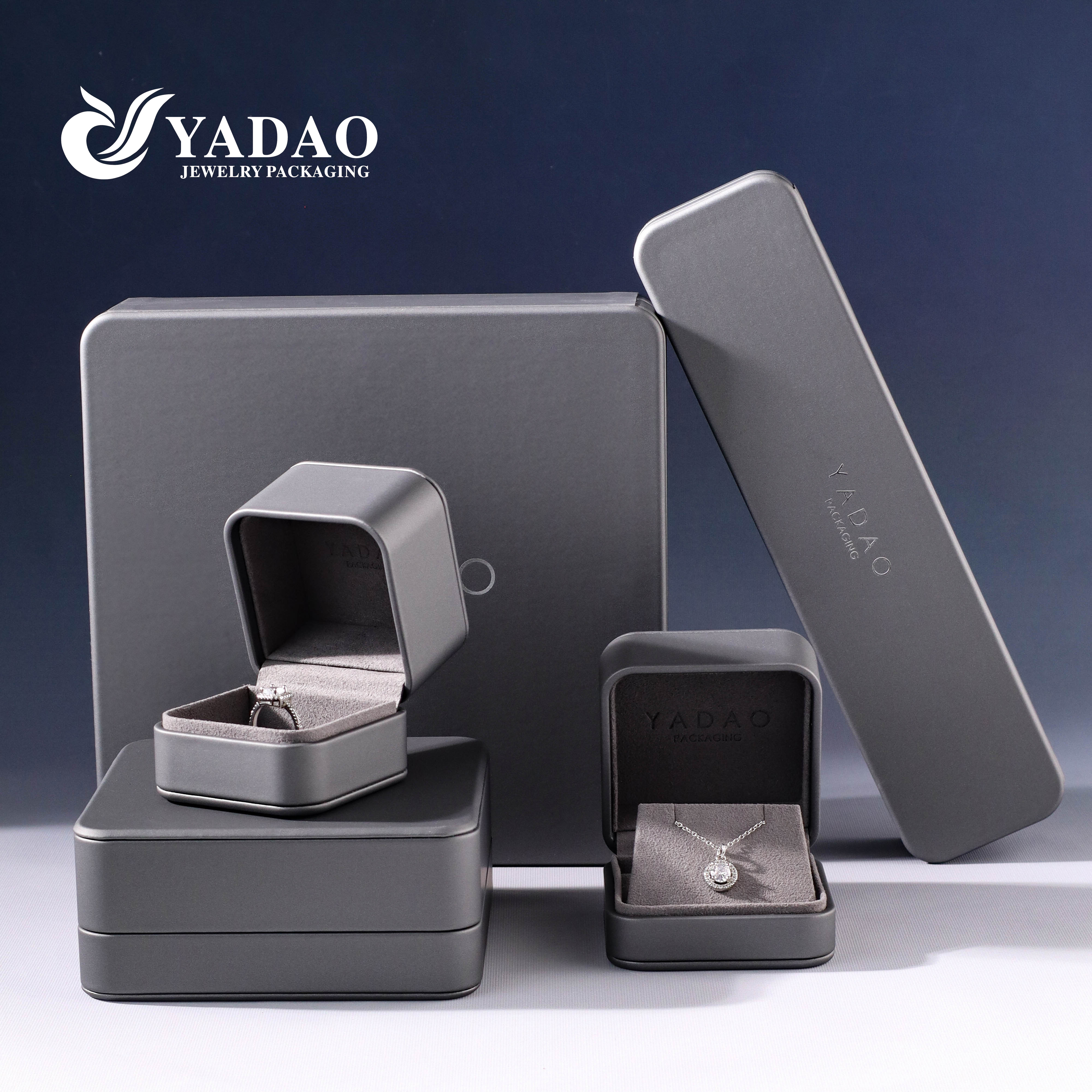 高品質のPUレザーボックスグレージュエリーボックスプラスチックジュエリーパッケージングボックスリングボックス