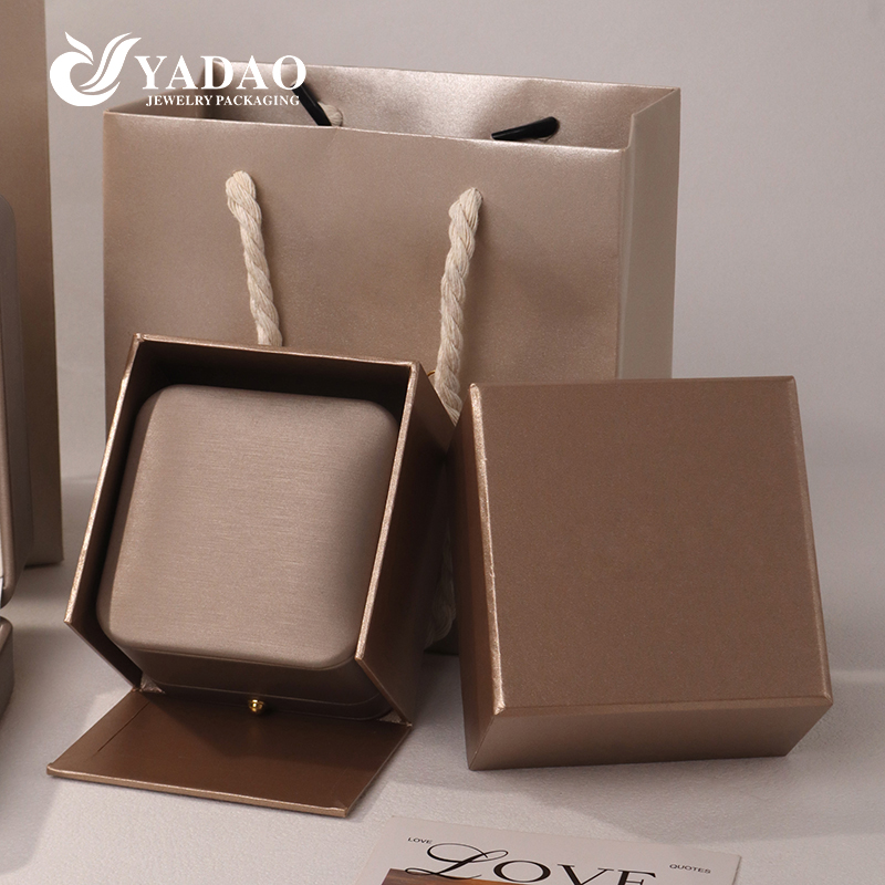 China Custom Brushed PU Leather Jewelry Box Set with Outer Carton & Gift Bag manufacturer