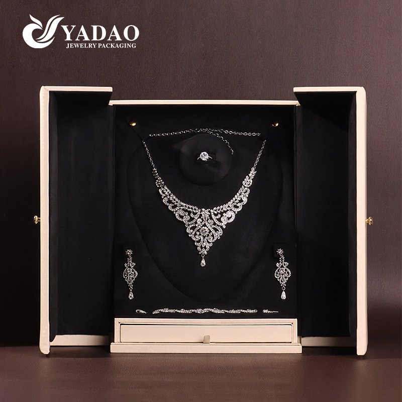 YADAO Double-opening Luxury Beige PU Leather Jewelry Display Case with Magnetic