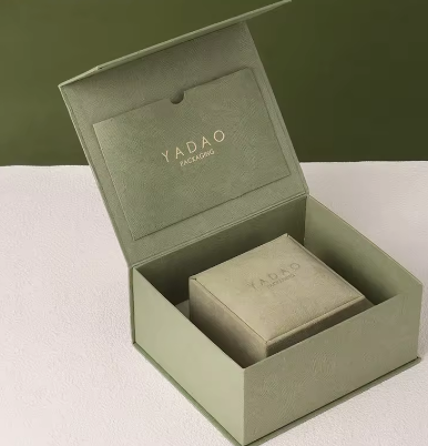 China Green Magnetic Rigid Paper Jewelry Gift Box manufacturer