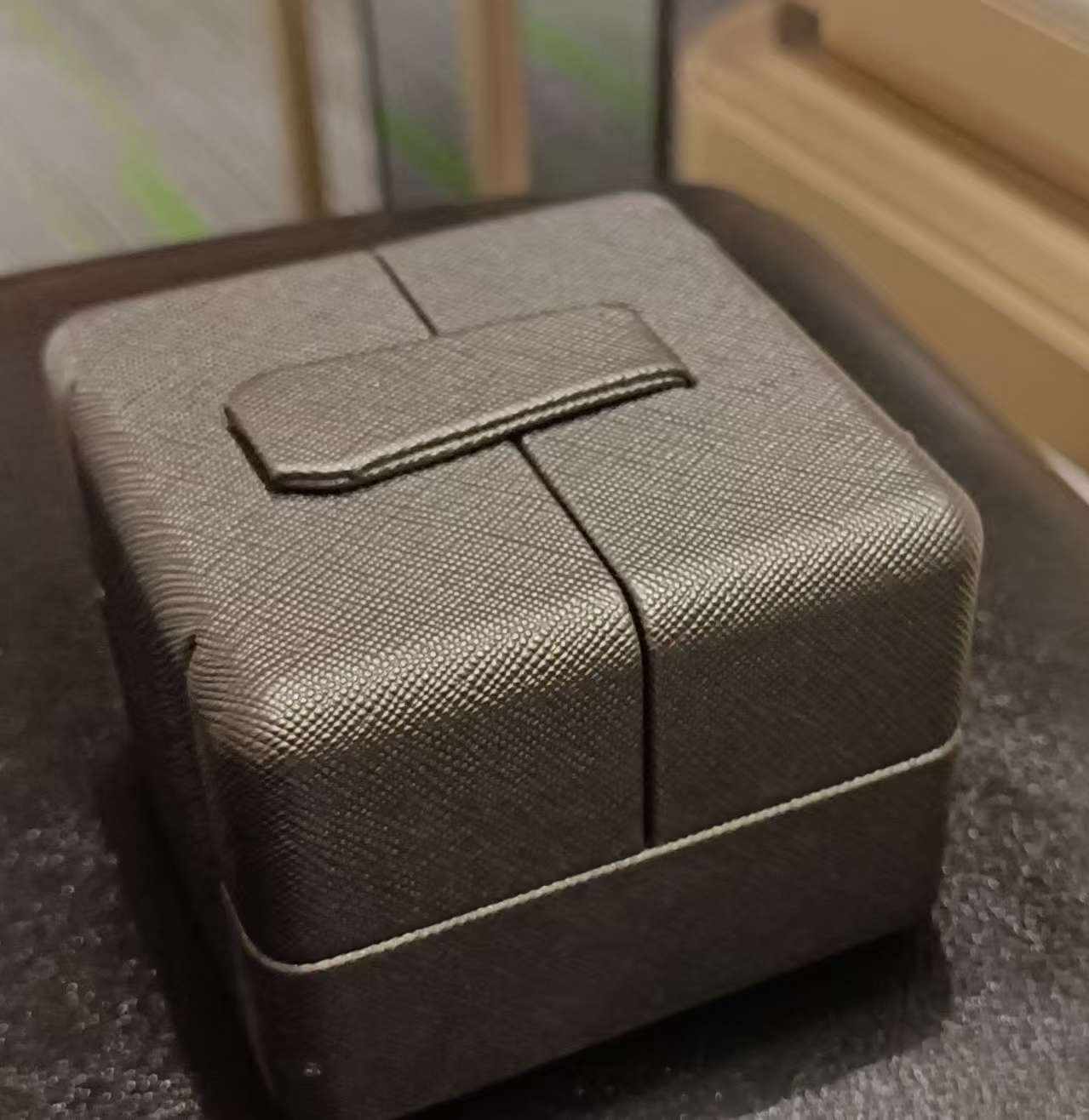 China Yadao Luxury Leather Magnetic Double-Door Ring Box manufacturer