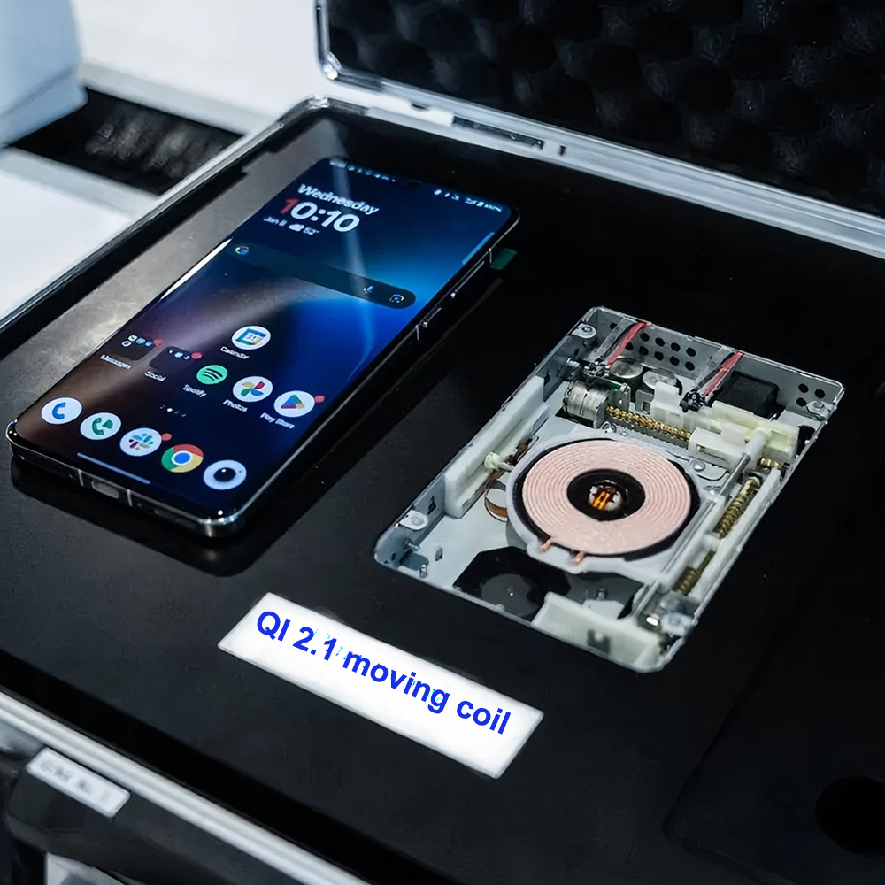 China Qi 2.1 Moving Coil Wireless Car Charger Hersteller