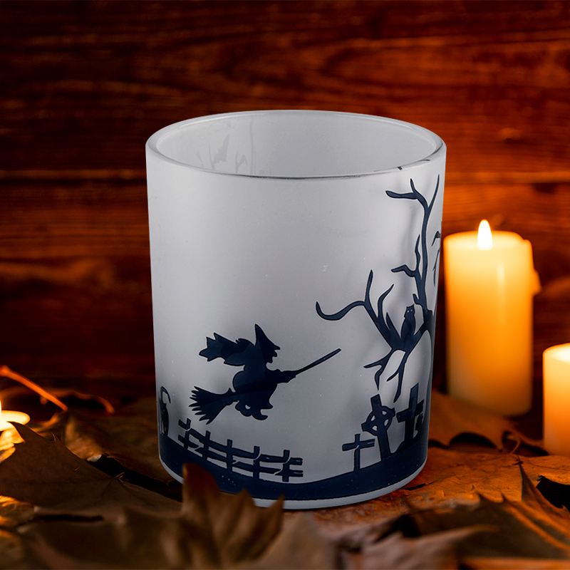 Engros stearinlysglas i frostet hvidt glas med sort halloween-design