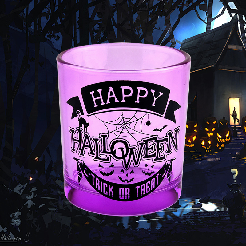 Halloween feriedekoration lilla lyskrukke i glas sort bogstaver graffiti brugt til stearinlysfremstilling