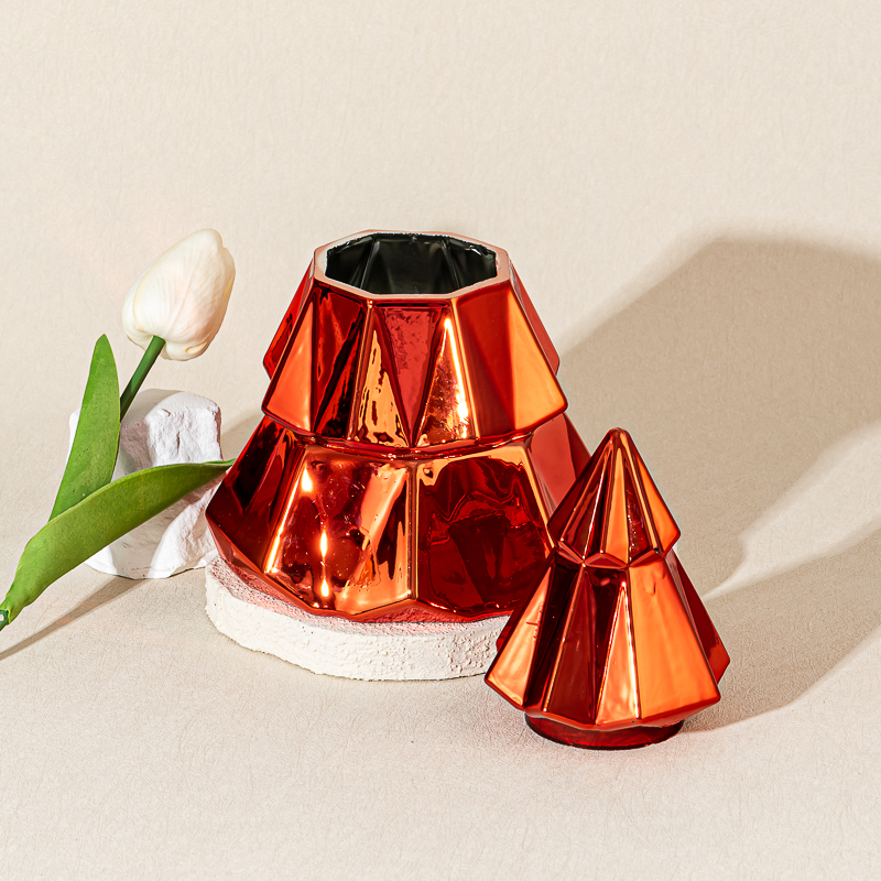 Wholesale geometric faceted red Christmas tree glass candle cans with lids