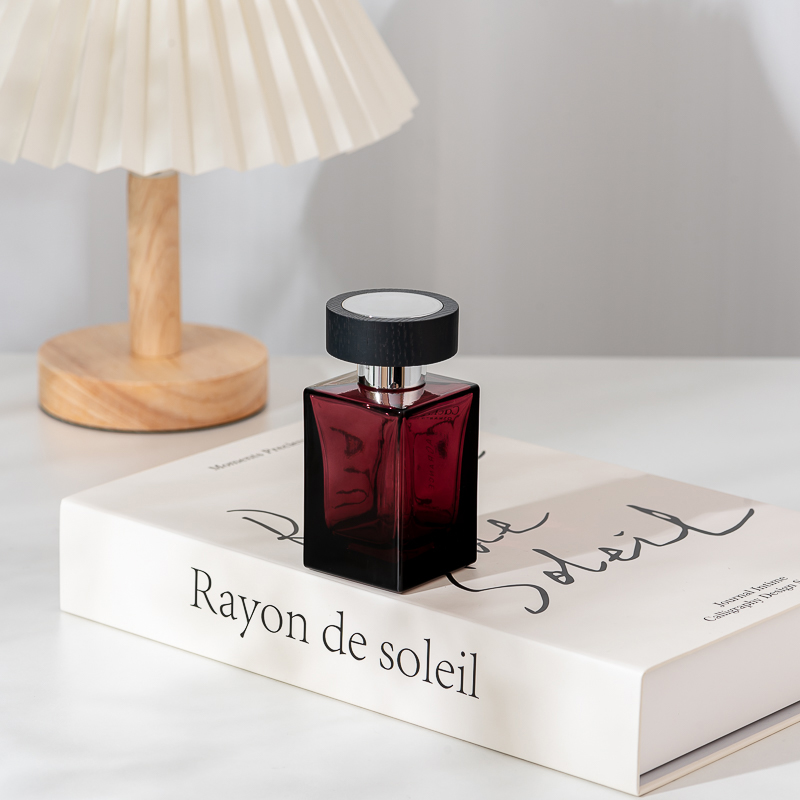 زجاجات عطر زجاجية فاخرة مربعة حمراء للبيع بالجملة للكحول